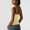 Camiseta sin mangas Goldie amarillo pálido Camiseta sin mangas Goldie amarillo pálido