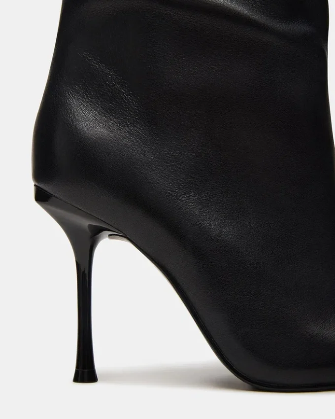 Cuero negro seductor