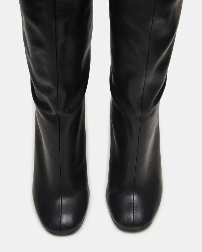 Cuero negro seductor