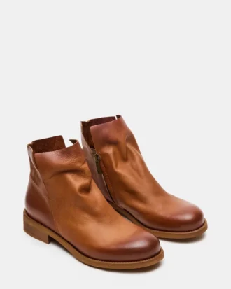 Hughie de cuero color canela