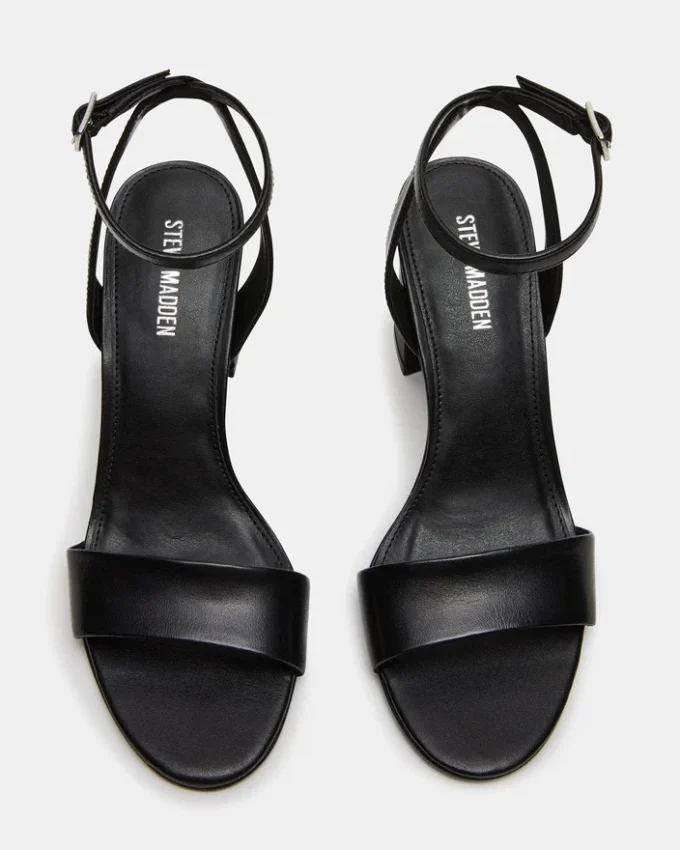 Larah de cuero negro Larah de cuero negro