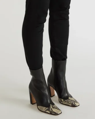 Lyle de cuero negro con serpiente