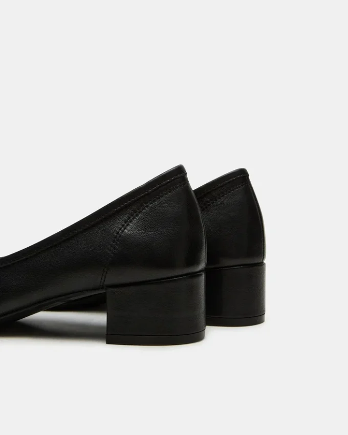 Mollie de cuero negro Mollie de cuero negro