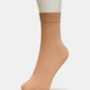 Paquete de 2 pares de calcetines tobilleros transparentes con diseño floral, color vainilla Paquete de 2 pares de calcetines tobilleros transparentes con diseño floral, color vainilla