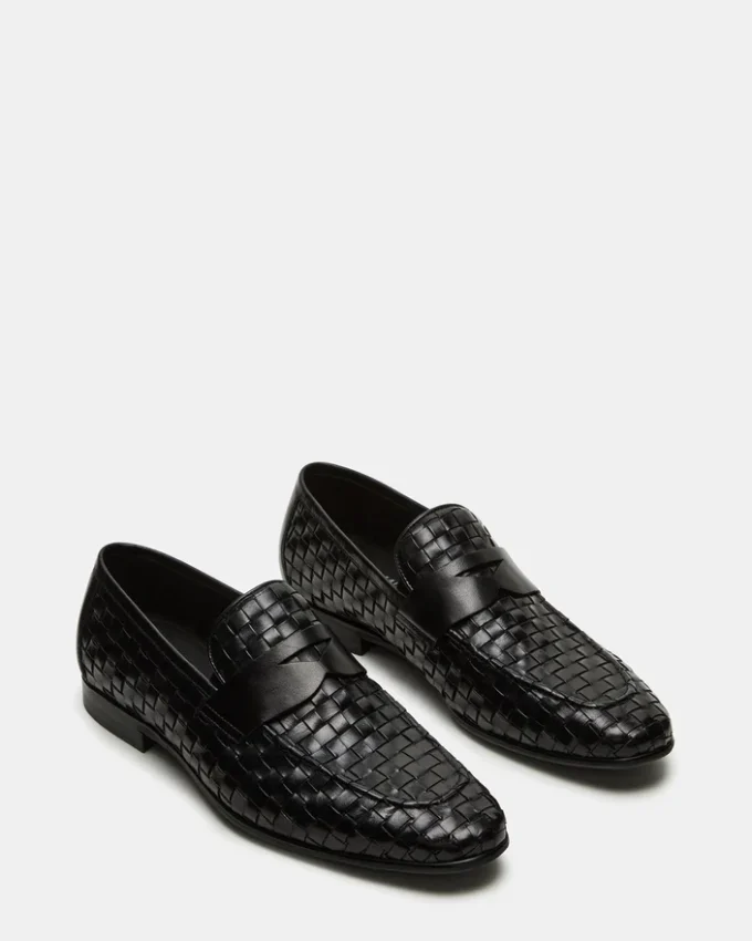 Poco de cuero negro