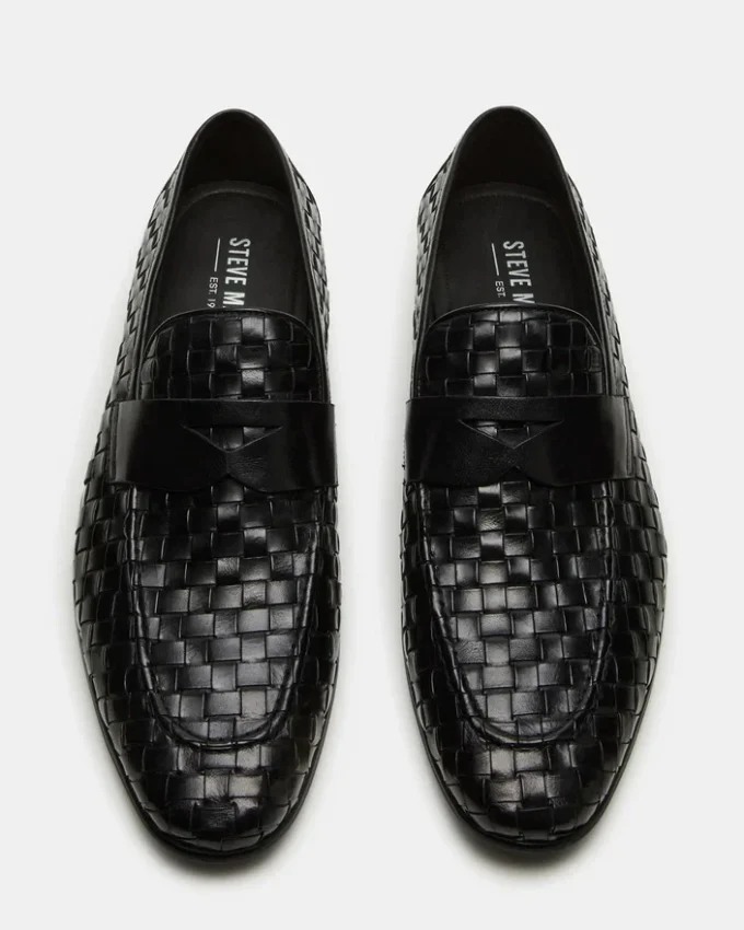 Poco de cuero negro