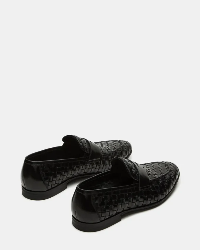 Poco de cuero negro