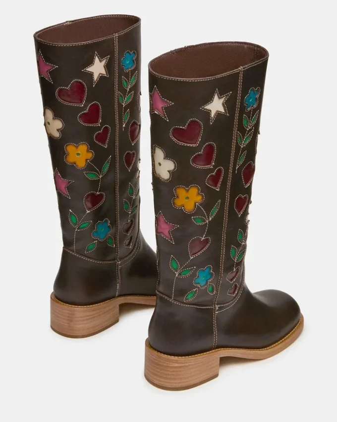 Riggs de cuero marrón con estampado floral Riggs de cuero marrón con estampado floral