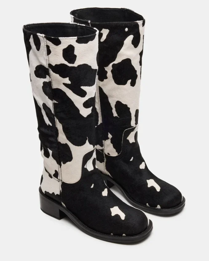 Riggs Negro con estampado de vaca y pantorrilla ancha Riggs Negro con estampado de vaca y pantorrilla ancha