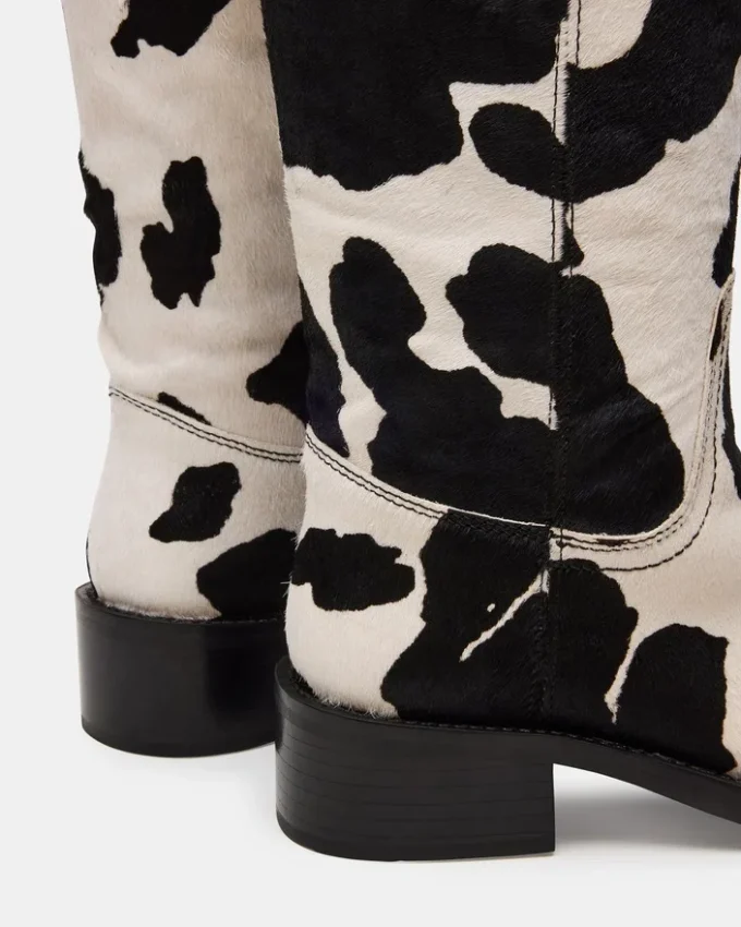 Riggs Negro con estampado de vaca y pantorrilla ancha Riggs Negro con estampado de vaca y pantorrilla ancha