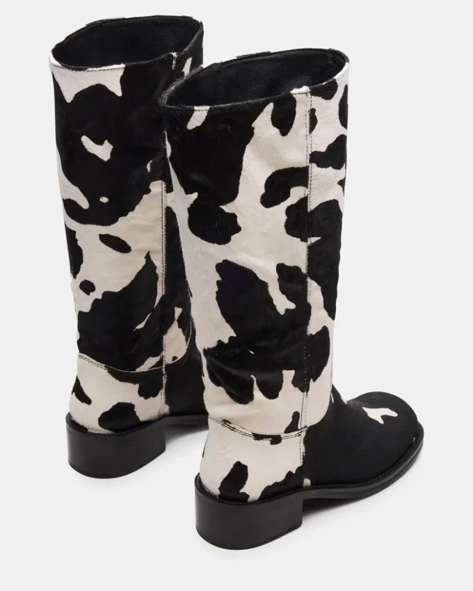 Riggs Negro con estampado de vaca y pantorrilla ancha Riggs Negro con estampado de vaca y pantorrilla ancha