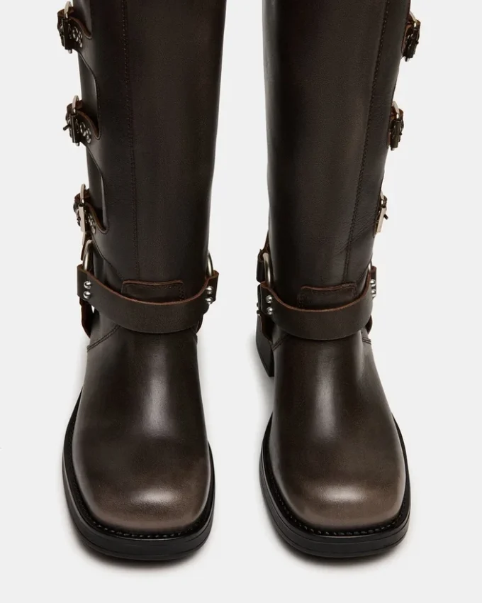 Rocky Brown, pantalon de pierna ancha desgastado