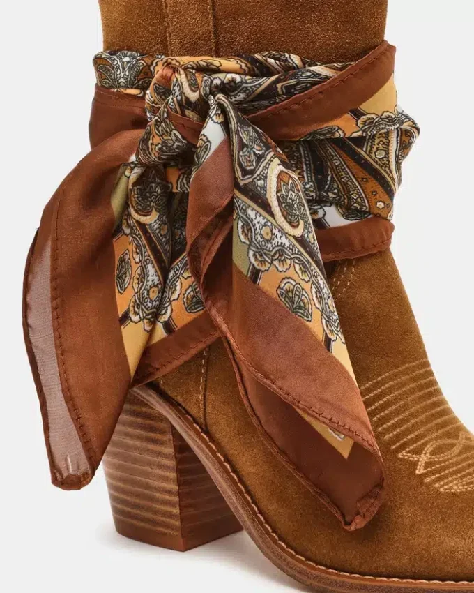 Sally Scarf de gamuza color castaño