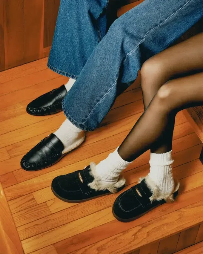 Tobin de ante negro con pelo sintético