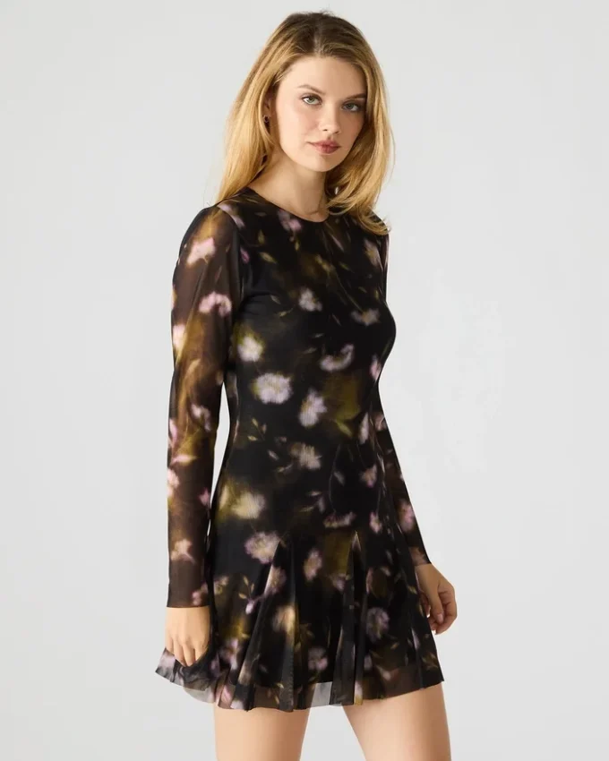 Vestido Bliss negro con estampado floral pequeño Vestido Bliss negro con estampado floral pequeño