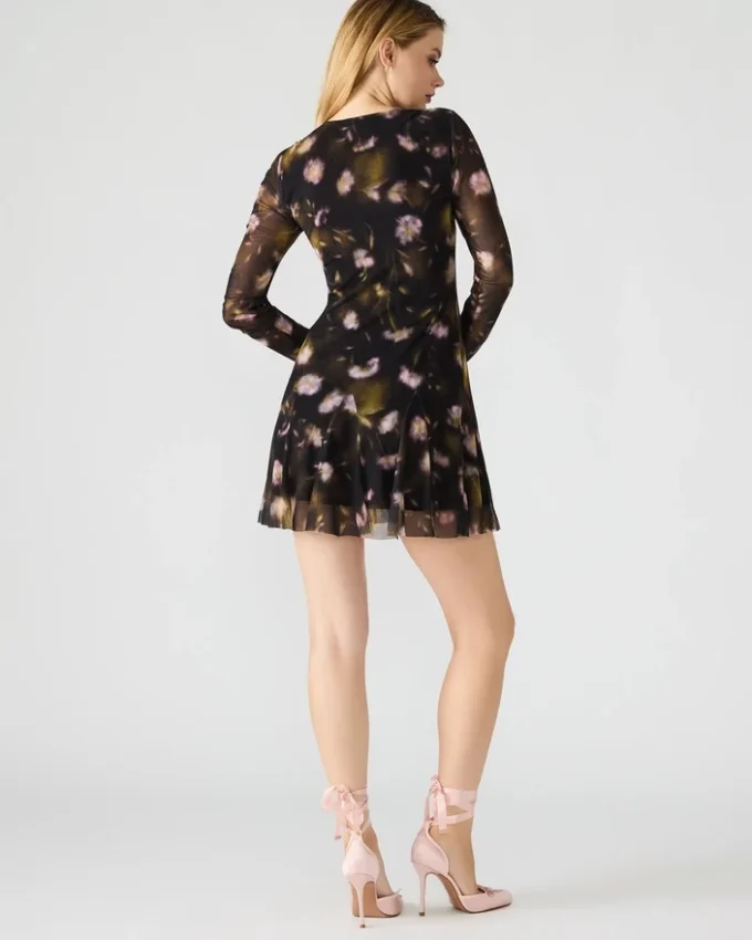 Vestido Bliss negro con estampado floral pequeño Vestido Bliss negro con estampado floral pequeño