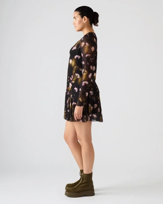 Vestido Bliss negro con estampado floral pequeño Vestido Bliss negro con estampado floral pequeño