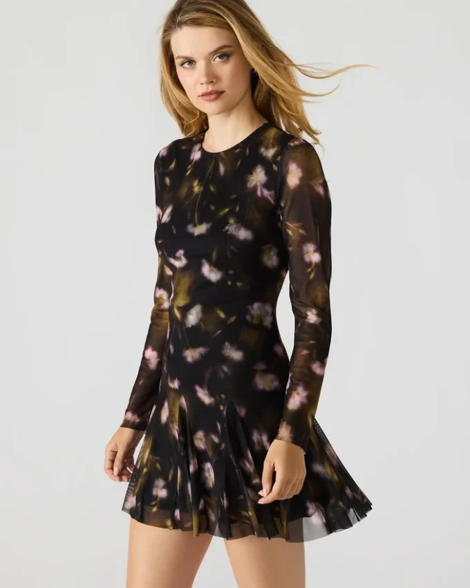 Vestido Bliss negro con estampado floral pequeño Vestido Bliss negro con estampado floral pequeño